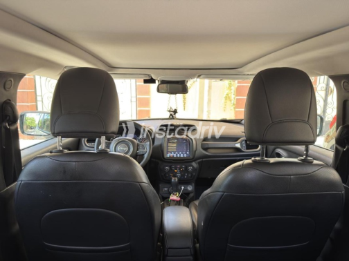 Jeep Renegade 2021 White Automatic Used for Sale in Sheikh Zayed City - 9