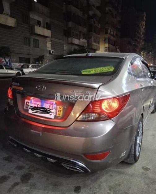 هيونداي اكسنت RB 2011 برونزي يدوي مستعملة للبيع في الإسكندرية - 3