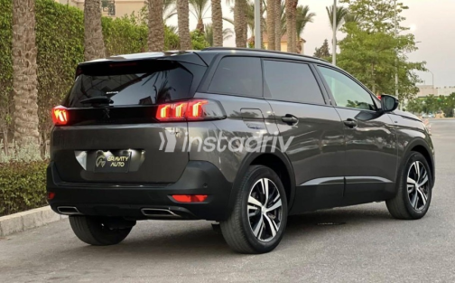 Peugeot 5008 2023 Gray Manual Used for Sale in Sheikh Zayed City - 2
