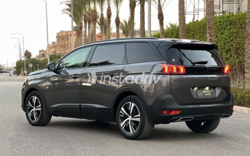 Peugeot 5008 2023 Gray Manual Used for Sale in Sheikh Zayed City - 3