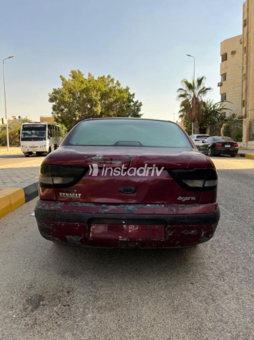 Renault Megane 2001 Burgundy Manual Used for Sale in Cairo - 2
