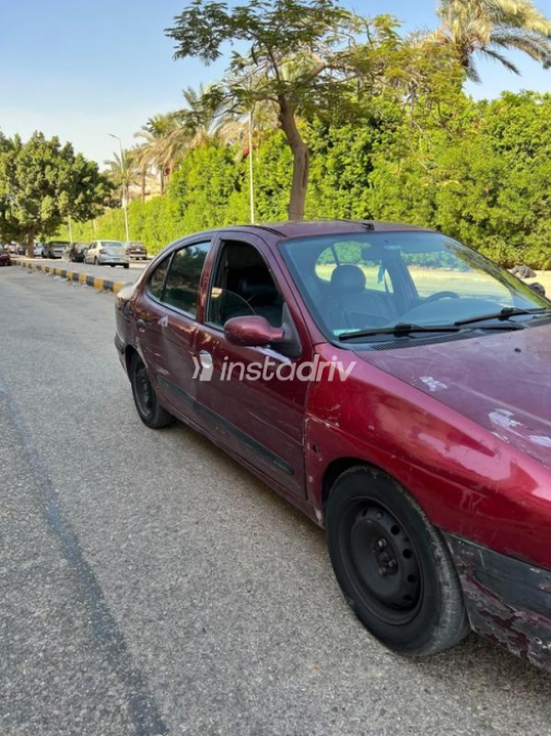 Renault Megane 2001 Burgundy Manual Used for Sale in Cairo - 4