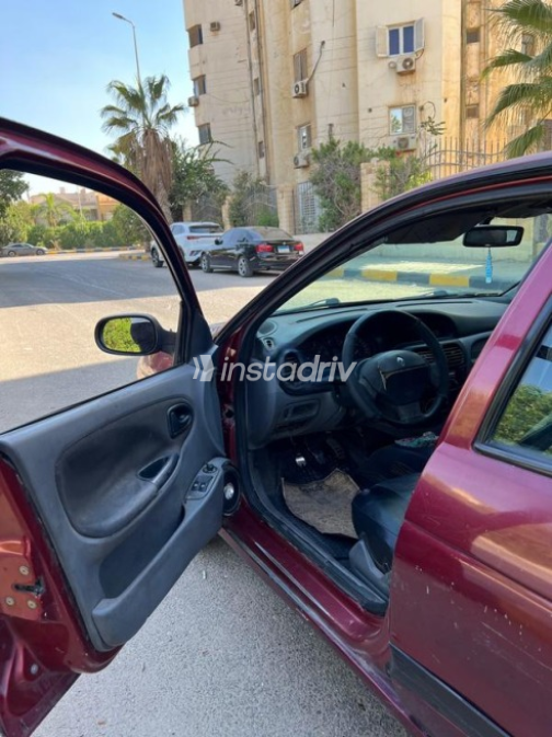 Renault Megane 2001 Burgundy Manual Used for Sale in Cairo - 5