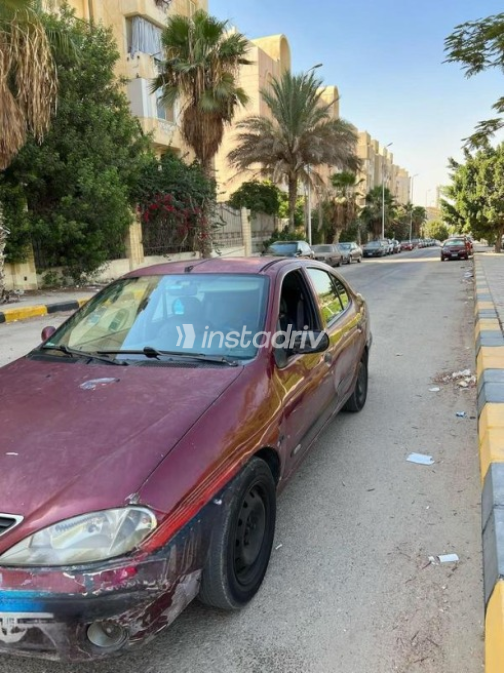 Renault Megane 2001 Burgundy Manual Used for Sale in Cairo - 7