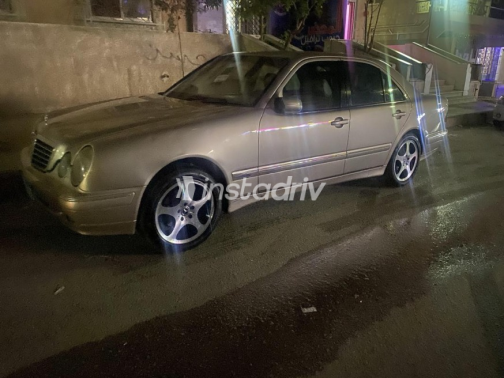 مرسيدس E 200 2002 ذهبي أوتوماتيك مستعملة للبيع في مدينة نصر - 1