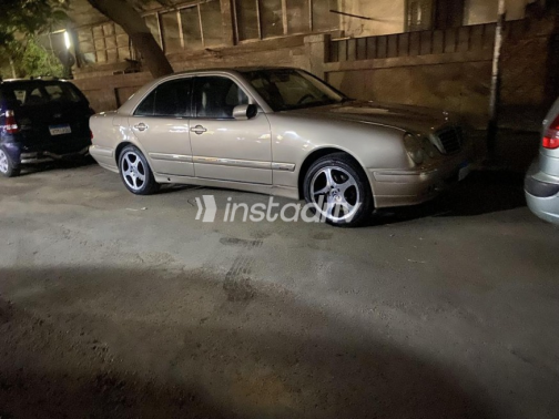 مرسيدس E 200 2002 ذهبي أوتوماتيك مستعملة للبيع في مدينة نصر - 2