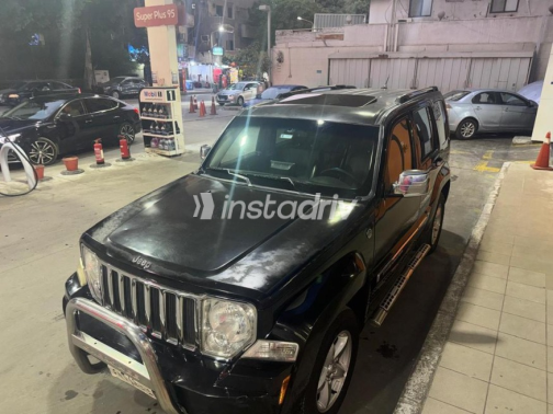 Jeep Cherokee 2012 Black Automatic Used for Sale in Maadi - 2