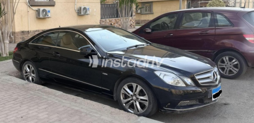 Mercedes E 200 2010 Black Automatic Used for Sale in Cairo - 1