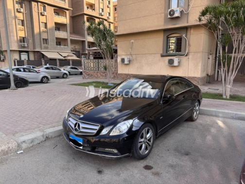 Mercedes E 200 2010 Black Automatic Used for Sale in Cairo - 2