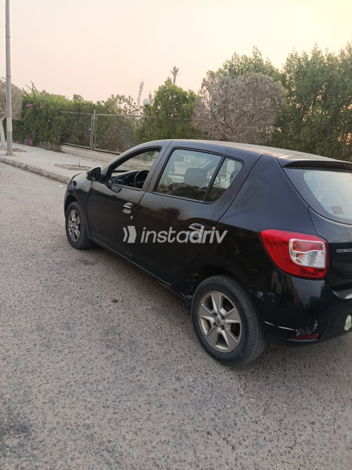 Renault Sandero 2016 Black Automatic Used for Sale in Greater Cairo ( Cairo + Giza) - 2