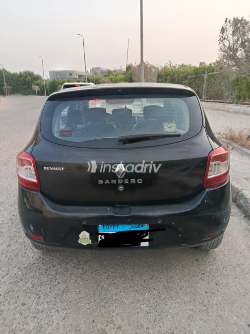 Renault Sandero 2016 Black Automatic Used for Sale in Greater Cairo ( Cairo + Giza) - 3