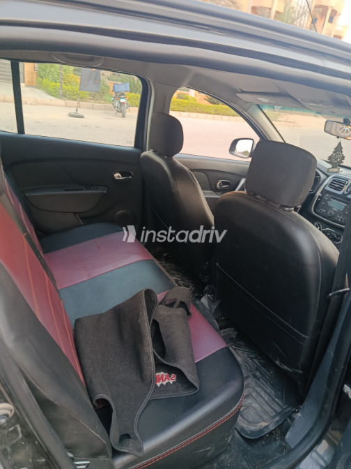 Renault Sandero 2016 Black Automatic Used for Sale in Greater Cairo ( Cairo + Giza) - 7