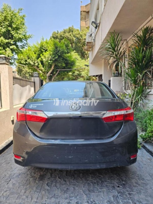 Toyota Corolla 2015 Gray Automatic Used for Sale in Heliopolis - 4