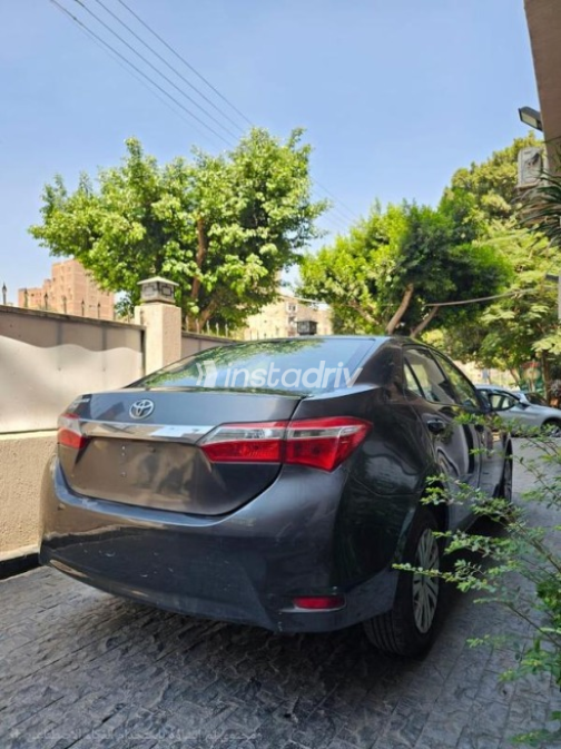 Toyota Corolla 2015 Gray Automatic Used for Sale in Heliopolis - 5
