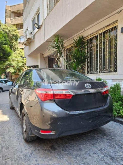Toyota Corolla 2015 Gray Automatic Used for Sale in Heliopolis - 6