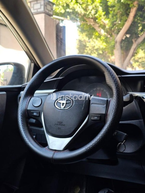 Toyota Corolla 2015 Gray Automatic Used for Sale in Heliopolis - 8