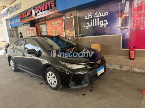تويوتا كورولا 2022 أسود أوتوماتيك مستعملة للبيع في المعادى - 2