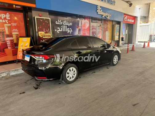 تويوتا كورولا 2022 أسود أوتوماتيك مستعملة للبيع في المعادى - 5