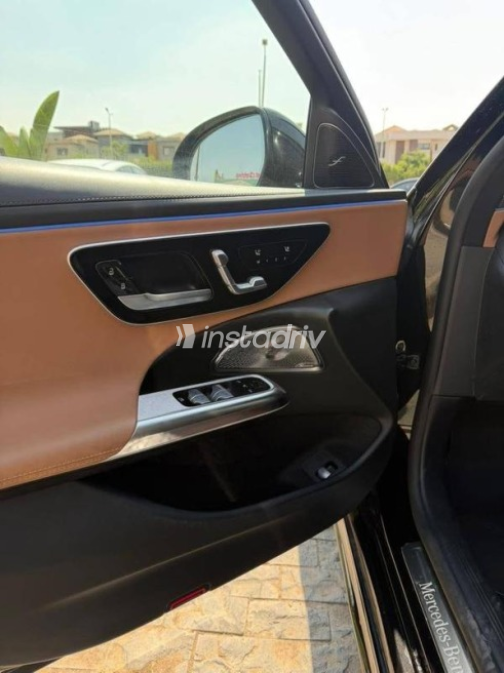 مرسيدس E 200 2024 أسود أوتوماتيك مستعملة للبيع في القاهرة - 3