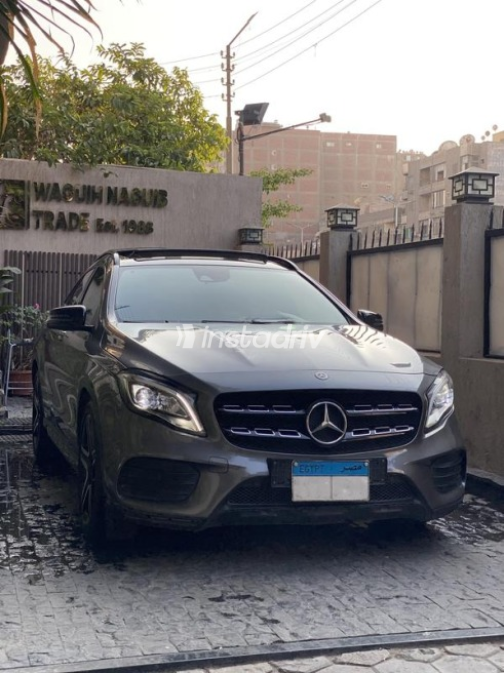 مرسيدس GLA 180 2020 رمادي أوتوماتيك مستعملة للبيع في مصر الجديدة - 2