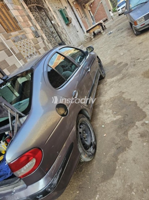 Renault Megane 2001 Silver Automatic Used for Sale in Giza - 2