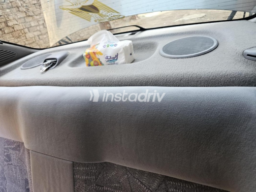 Renault Megane 2001 Silver Automatic Used for Sale in Giza - 8