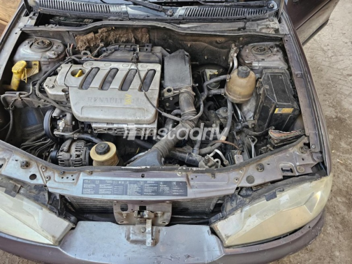 Renault Megane 2001 Silver Automatic Used for Sale in Giza - 10