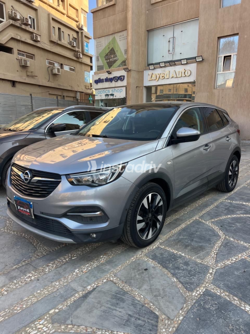 Opel Grandland 2020 Silver Automatic Used for Sale in Greater Cairo ( Cairo + Giza) - 10