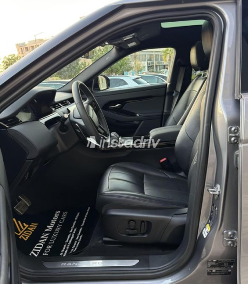 Land Rover Range Rover Evoque 2024 Gray Automatic Used for Sale in Sheikh Zayed City - 6