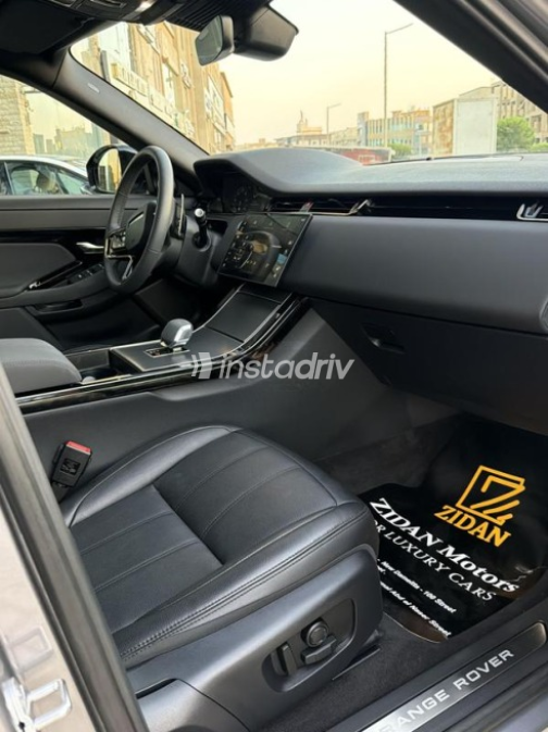 Land Rover Range Rover Evoque 2024 Gray Automatic Used for Sale in Sheikh Zayed City - 7