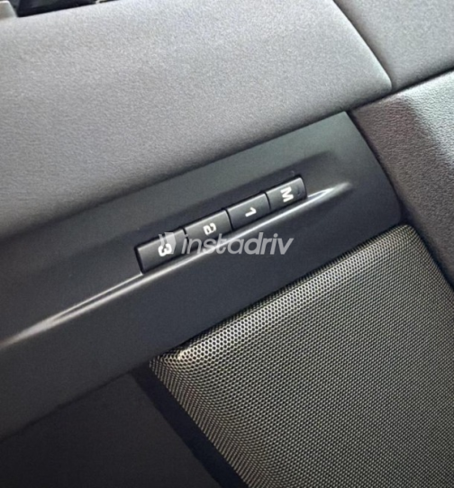 Land Rover Range Rover Evoque 2024 Gray Automatic Used for Sale in Sheikh Zayed City - 9