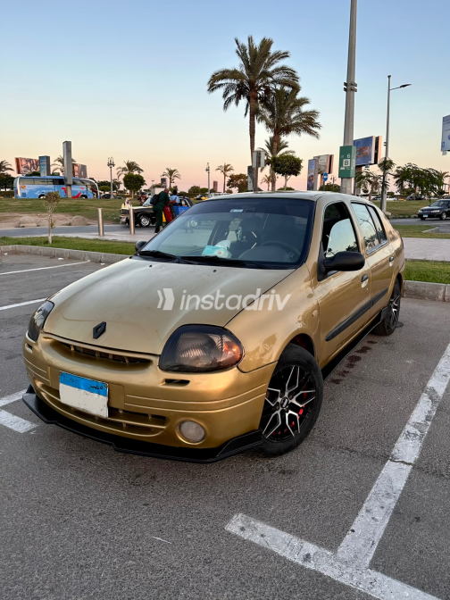 Renault Clio 2001 Gold Manual Used for Sale in Greater Cairo ( Cairo + Giza) - 2