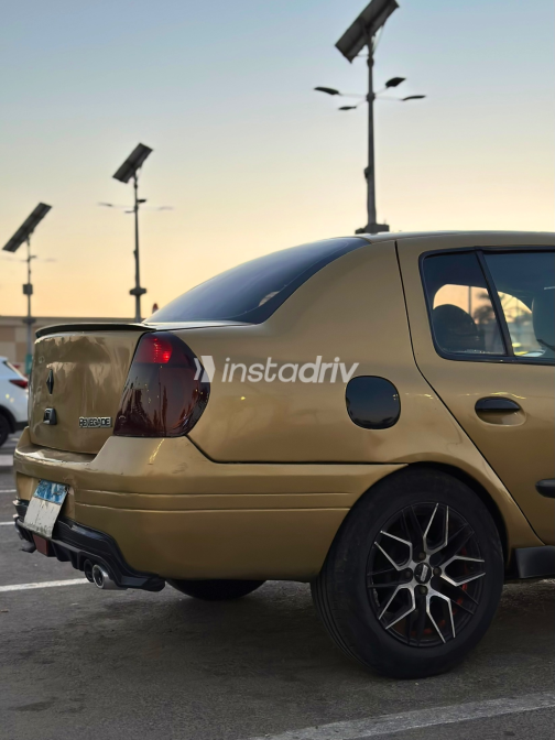Renault Clio 2001 Gold Manual Used for Sale in Greater Cairo ( Cairo + Giza) - 3