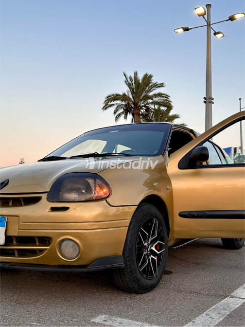 Renault Clio 2001 Gold Manual Used for Sale in Greater Cairo ( Cairo + Giza) - 5