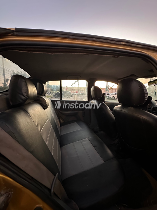 Renault Clio 2001 Gold Manual Used for Sale in Greater Cairo ( Cairo + Giza) - 7