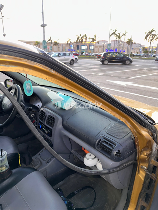 Renault Clio 2001 Gold Manual Used for Sale in Greater Cairo ( Cairo + Giza) - 9
