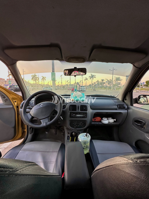 Renault Clio 2001 Gold Manual Used for Sale in Greater Cairo ( Cairo + Giza) - 10
