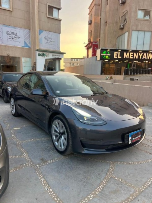 Tesla Model 3 2023 Gray Automatic Used for Sale in Sheikh Zayed City - 3