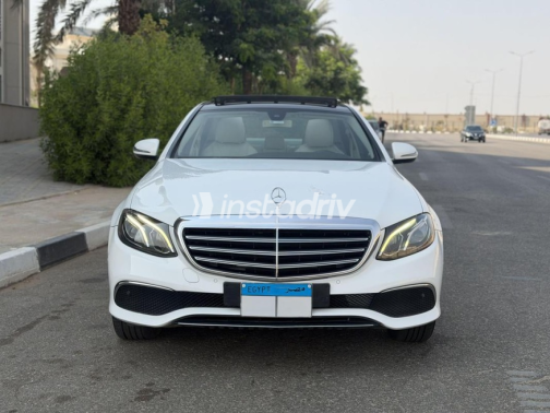 Mercedes E 200 2018 White Automatic Used for Sale in Nasr city - 2