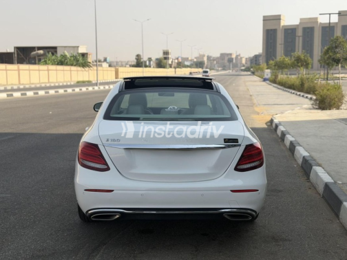Mercedes E 200 2018 White Automatic Used for Sale in Nasr city - 5