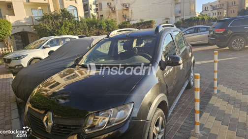 Renault Sandero Step Way 2015 Black Manual Used for Sale in Greater Cairo ( Cairo + Giza) - 3