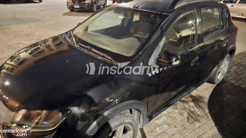 Renault Sandero Step Way 2015 Black Manual Used for Sale in Greater Cairo ( Cairo + Giza) - 4
