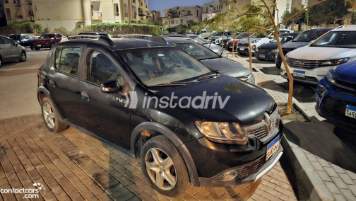 Renault Sandero Step Way 2015 Black Manual Used for Sale in Greater Cairo ( Cairo + Giza) - 5