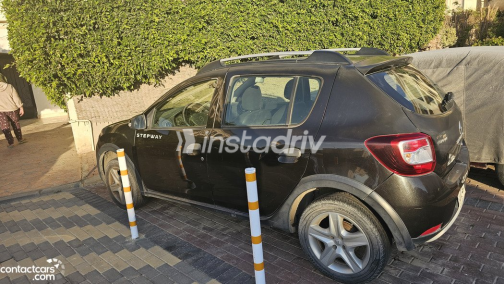 Renault Sandero Step Way 2015 Black Manual Used for Sale in Greater Cairo ( Cairo + Giza) - 6