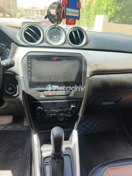 Suzuki Vitara 2017 Gold Automatic Used for Sale in Greater Cairo ( Cairo + Giza) - 3