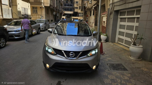 Nissan Qashqai 2017 Silver Automatic Used for Sale in Alexandria - 1