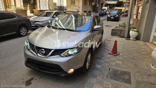 Nissan Qashqai 2017 Silver Automatic Used for Sale in Alexandria - 2