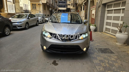 Nissan Qashqai 2017 Silver Automatic Used for Sale in Alexandria - 3