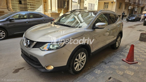 Nissan Qashqai 2017 Silver Automatic Used for Sale in Alexandria - 4