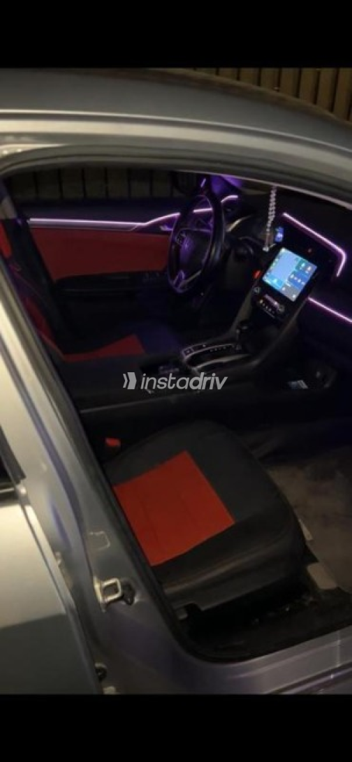 Honda Civic 2019 Silver Automatic Used for Sale in Madinaty - 6